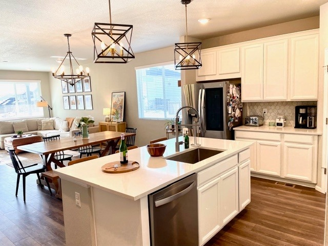 Building Photo - 13564 House Finch St