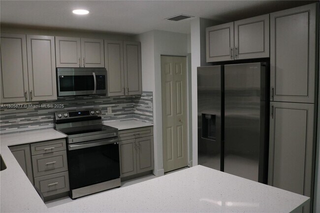 Building Photo - 3067 Lillian Ln