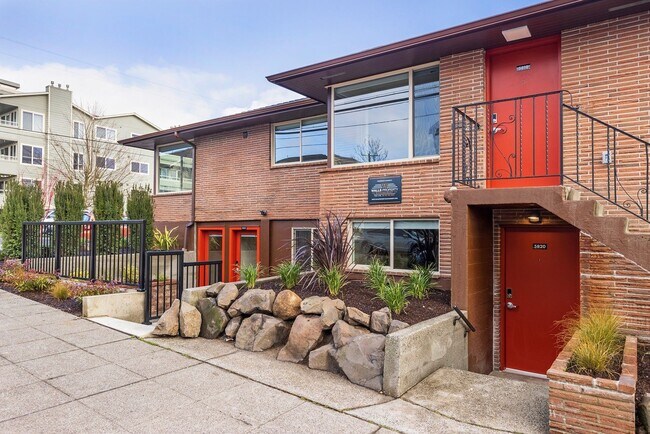 Building Photo - Ballard Gem! Updated Apartment w/ Parking, Bright Interiors & Steps to Dining + Parks