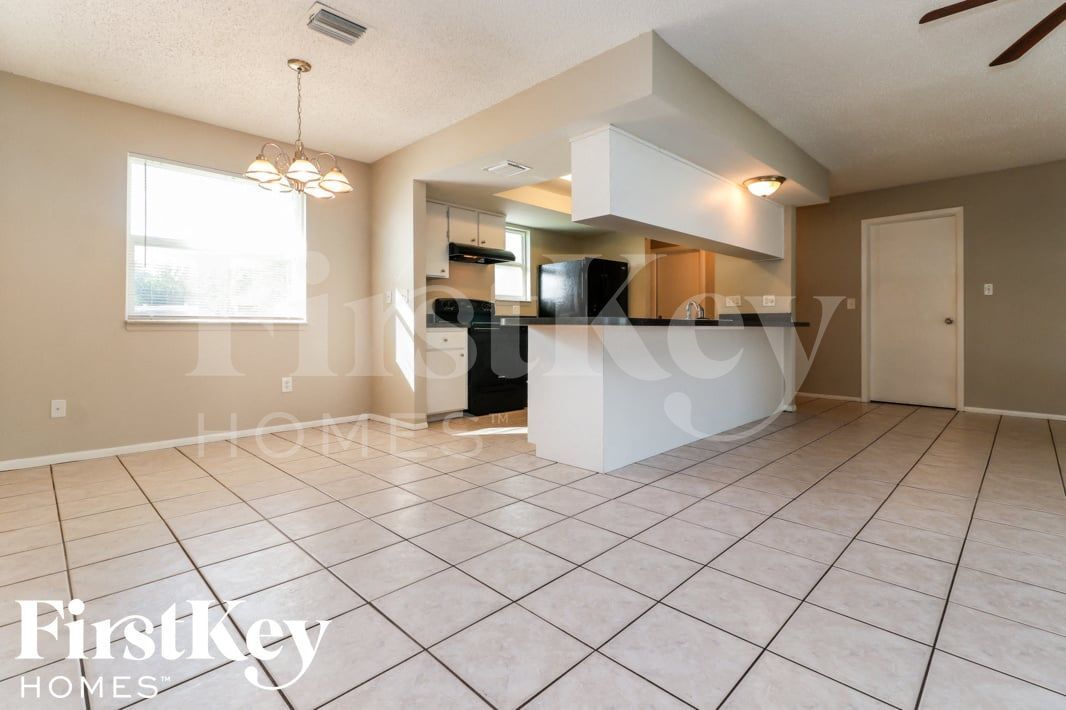 Building Photo - 7704 Riverdale Dr