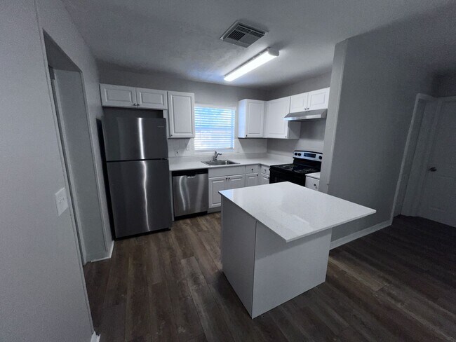Building Photo - 8002 Miramar Ave