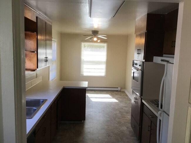 Building Photo - 5 Bedroom House in Southeast Eugene