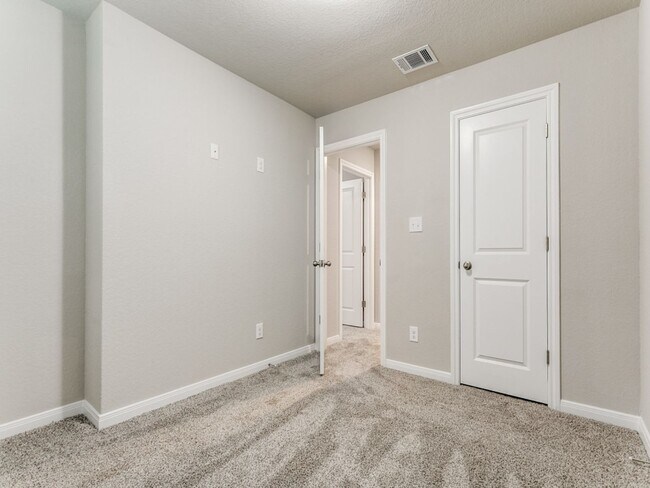 Building Photo - 1 Month Free Rent! New Construction Duplex!