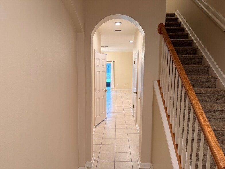 Building Photo - 773 Crystal Way