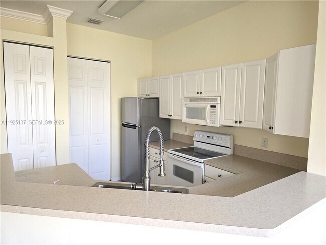 Building Photo - 4402 SW 160th Ave