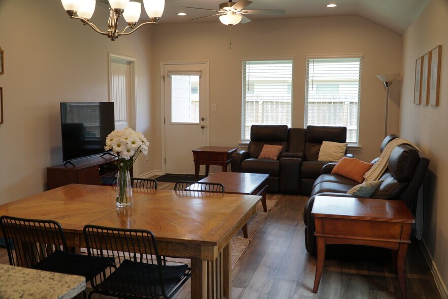 Building Photo - 7626 Rustler Ln