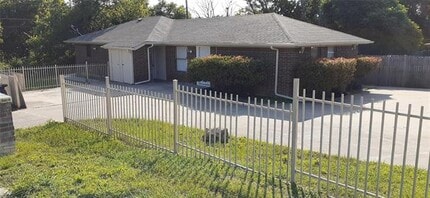 Building Photo - 2801 NW 19th St