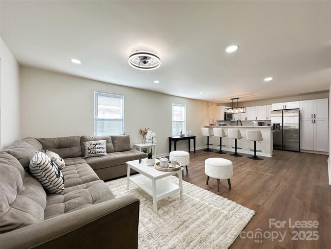 Building Photo - 226 Malvern Dr SW