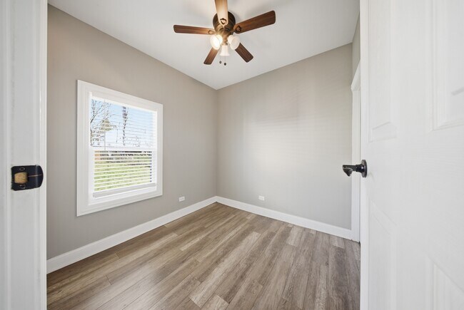 Building Photo - 810 Superior St