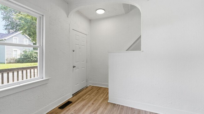 Building Photo - 1221 Wefel St