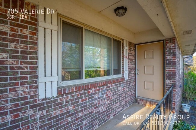 Building Photo - 705 Valerie Dr