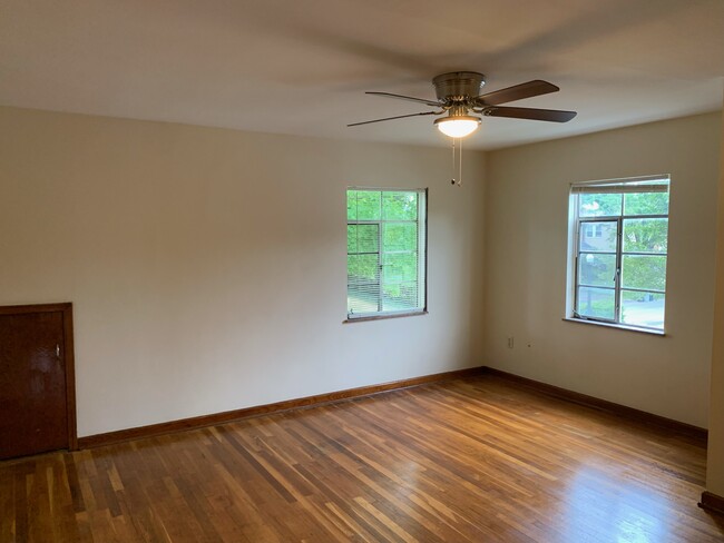 Bedroom - 261 S Sylvan Ave