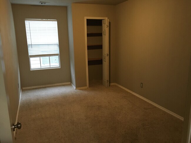 Building Photo - 4201 W Kent St