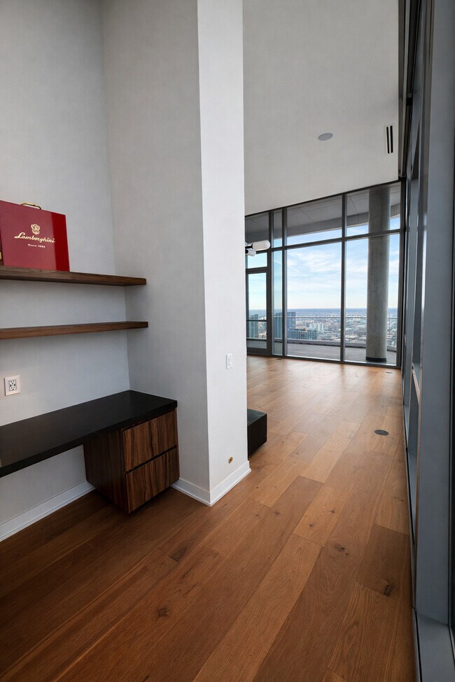 Building Photo - 1114 W Carroll Ave