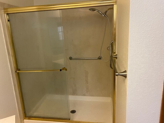 Building Photo - 3 Bedroom 2 Bathroom Golden West school di...