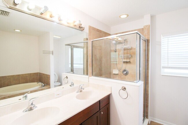 Building Photo - Lakeview 4-Bedroom, 2.5-Bath Annual Rental in Lakewood Ranch/Greenbrook