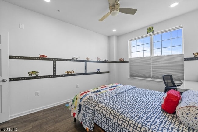 Building Photo - 19 Tippet St