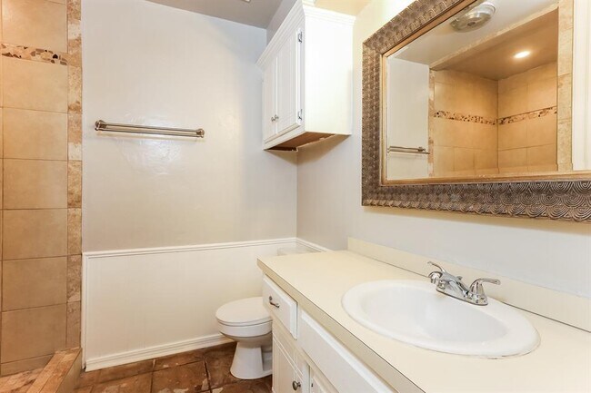 Building Photo - 1901 Gray Fox Dr
