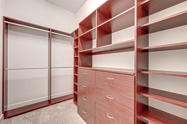 Building Photo - 1600 Post Oak Blvd