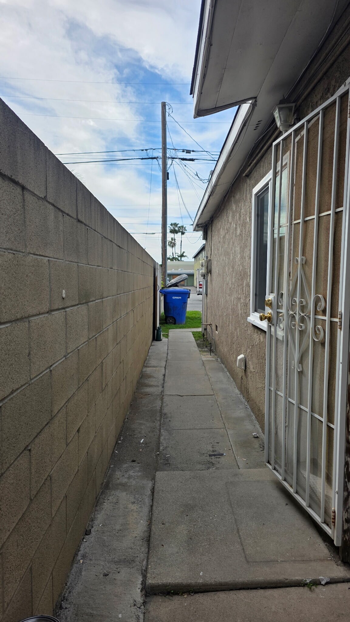 Building Photo - 17030 Woodruff Ave