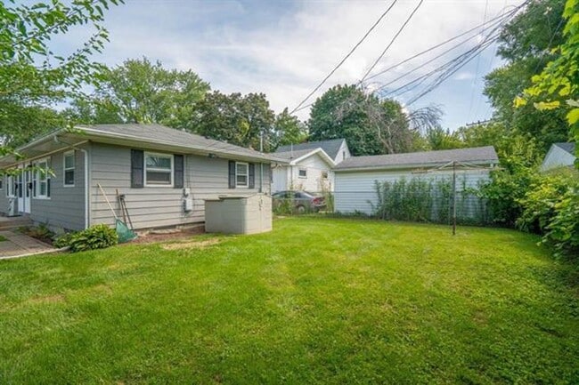 Building Photo - 3009 Hermina St