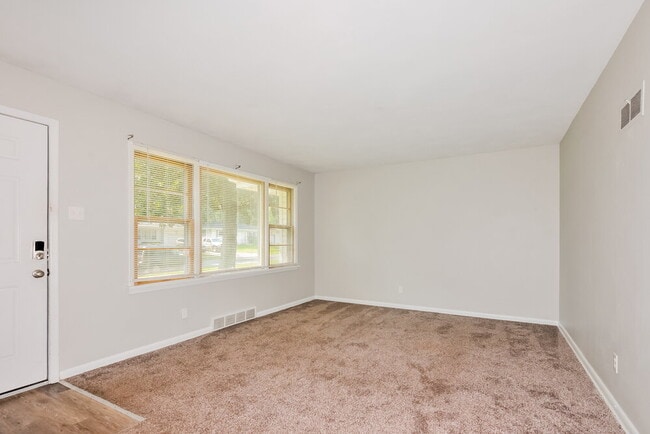 Building Photo - 1255 Del Rey Dr