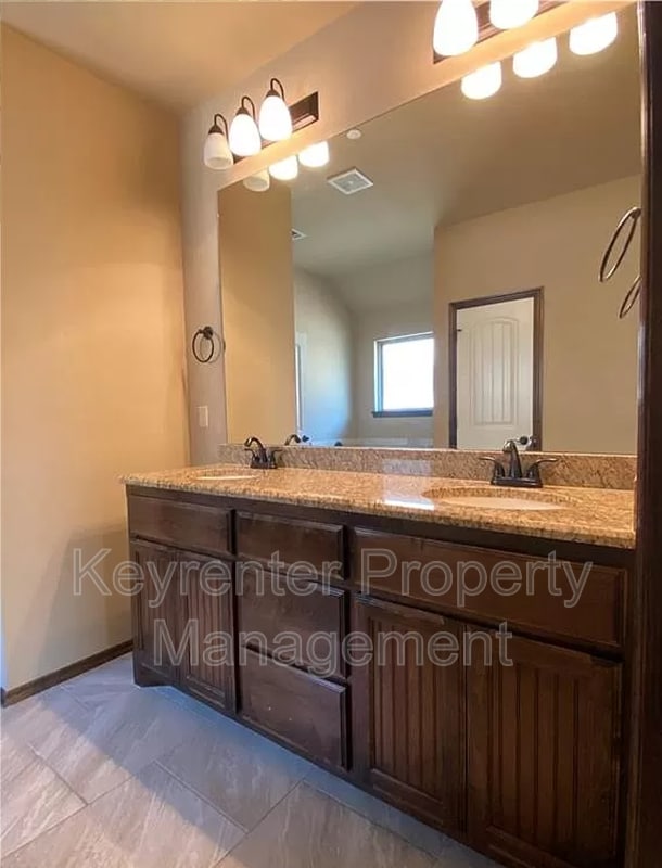 Building Photo - 1540 SW 95th St