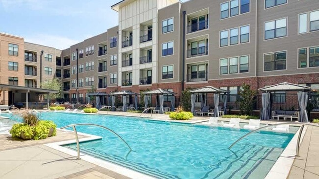 Building Photo - 15250 Quorum Dr