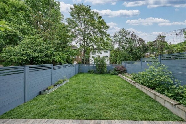 Building Photo - 693 Myrtle St NE