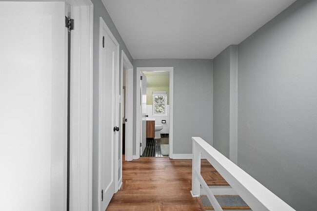 Building Photo - Furnished Rental in Shadyside
