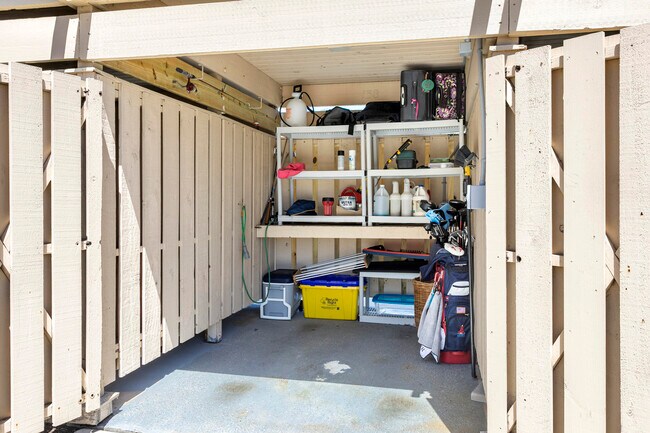 Building Photo - 16997 Waterbend Dr