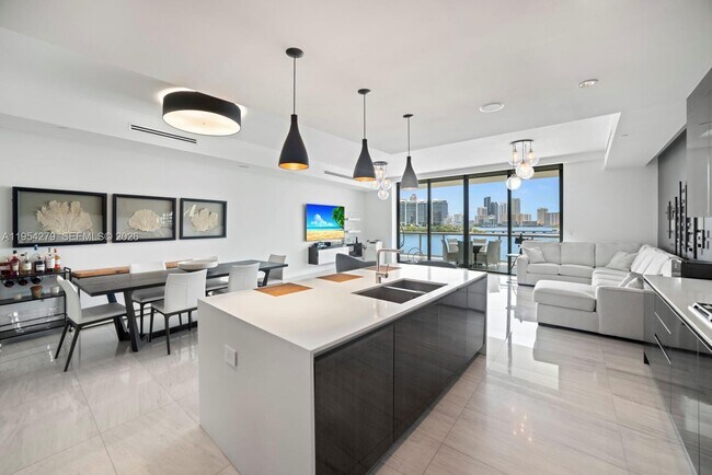 Building Photo - 3300 NE 188th St