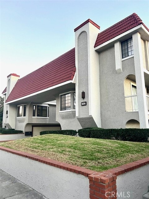 Primary Photo - 206 W Cypress Ave