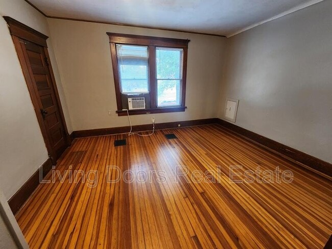 Building Photo - 837 Peach St