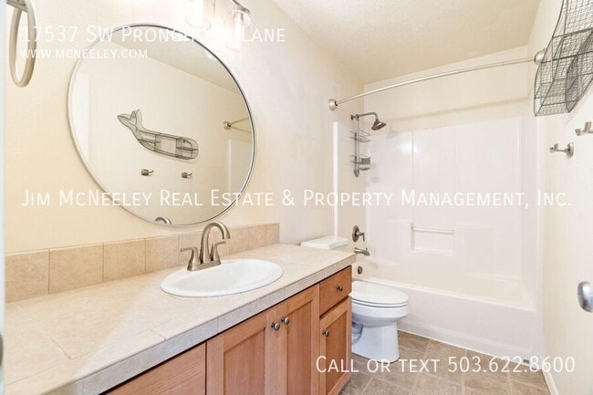 Building Photo - 17537 SW Pronghorn Ln