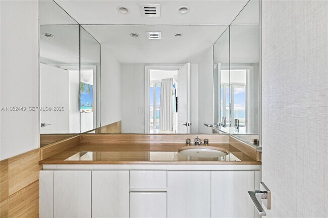 Building Photo - 1643 Brickell Ave