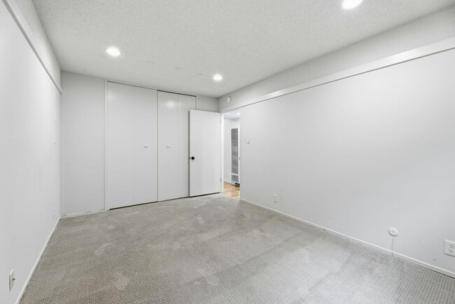 Building Photo - Elegantly Updated Apartment for Rent in Orinda