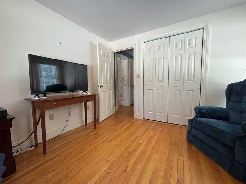 Building Photo - 104 Woodland