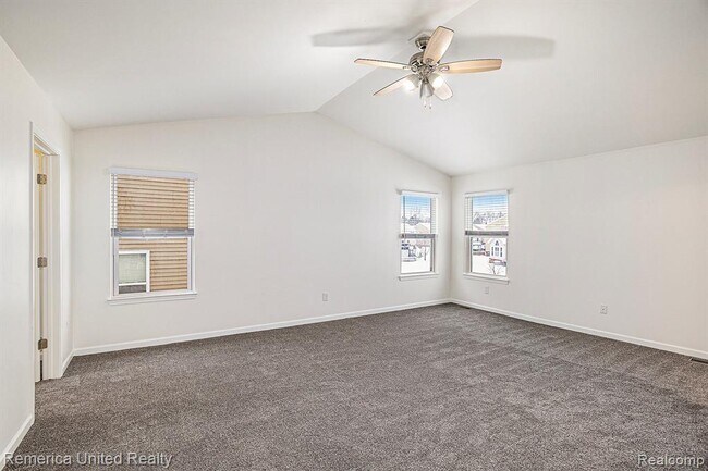 Building Photo - 59696 Twin Pines Dr