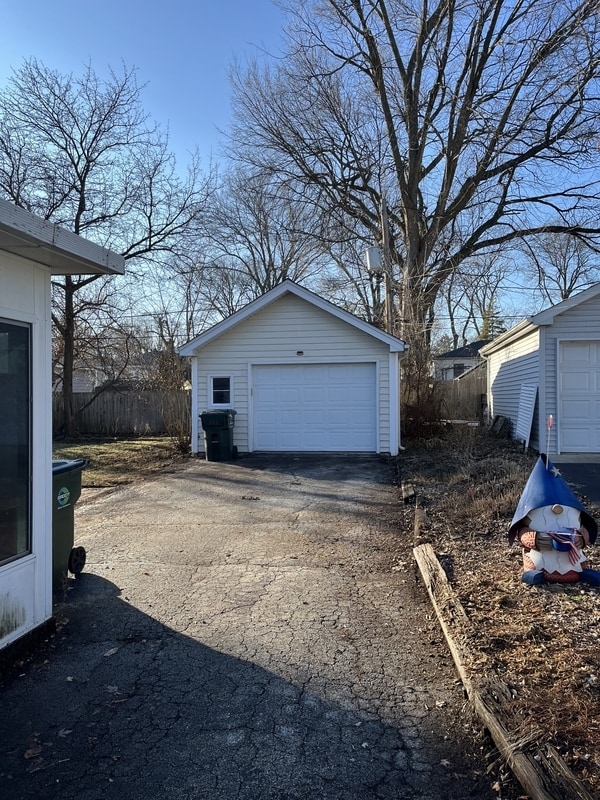 Building Photo - 324 N Schubert St