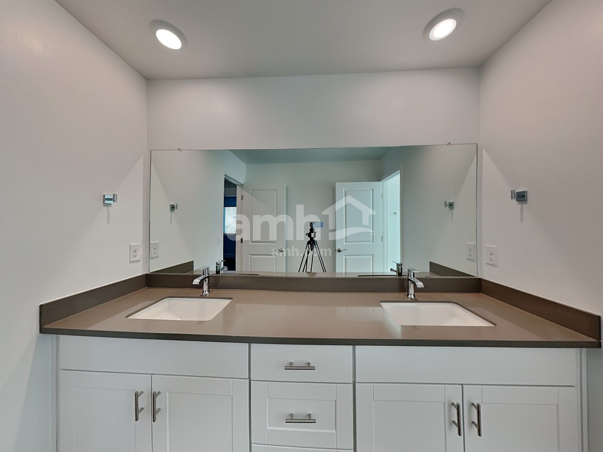 Building Photo - 6116 W Paseo Hilario