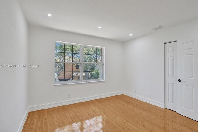 Building Photo - 1251 Hayes St