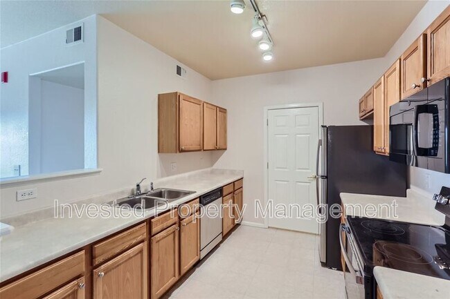 Building Photo - 15700 E Jamison Dr