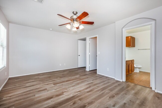 Building Photo - 38345 N Rusty Ln