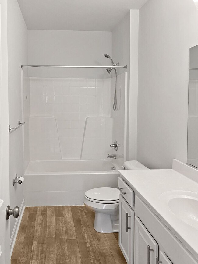 Building Photo - Spacious Townhome with MOVIE STAR Primary Closet!!!!