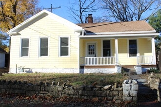 Building Photo - 904 S 3rd St