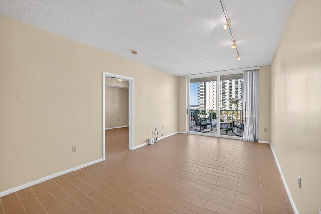 Building Photo - 3020 NE 32nd Ave