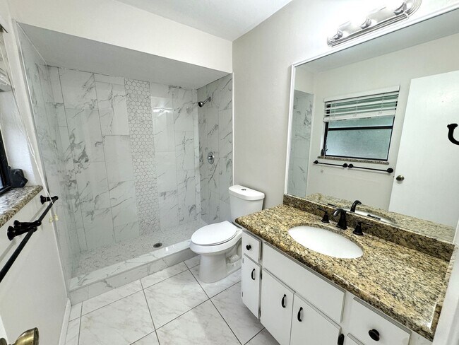 Building Photo - ** NORTH NAPLES ** 3 BED / 2 BATH - FENCED YARD - NO HOA! - PET OK - ANNUAL RENTAL