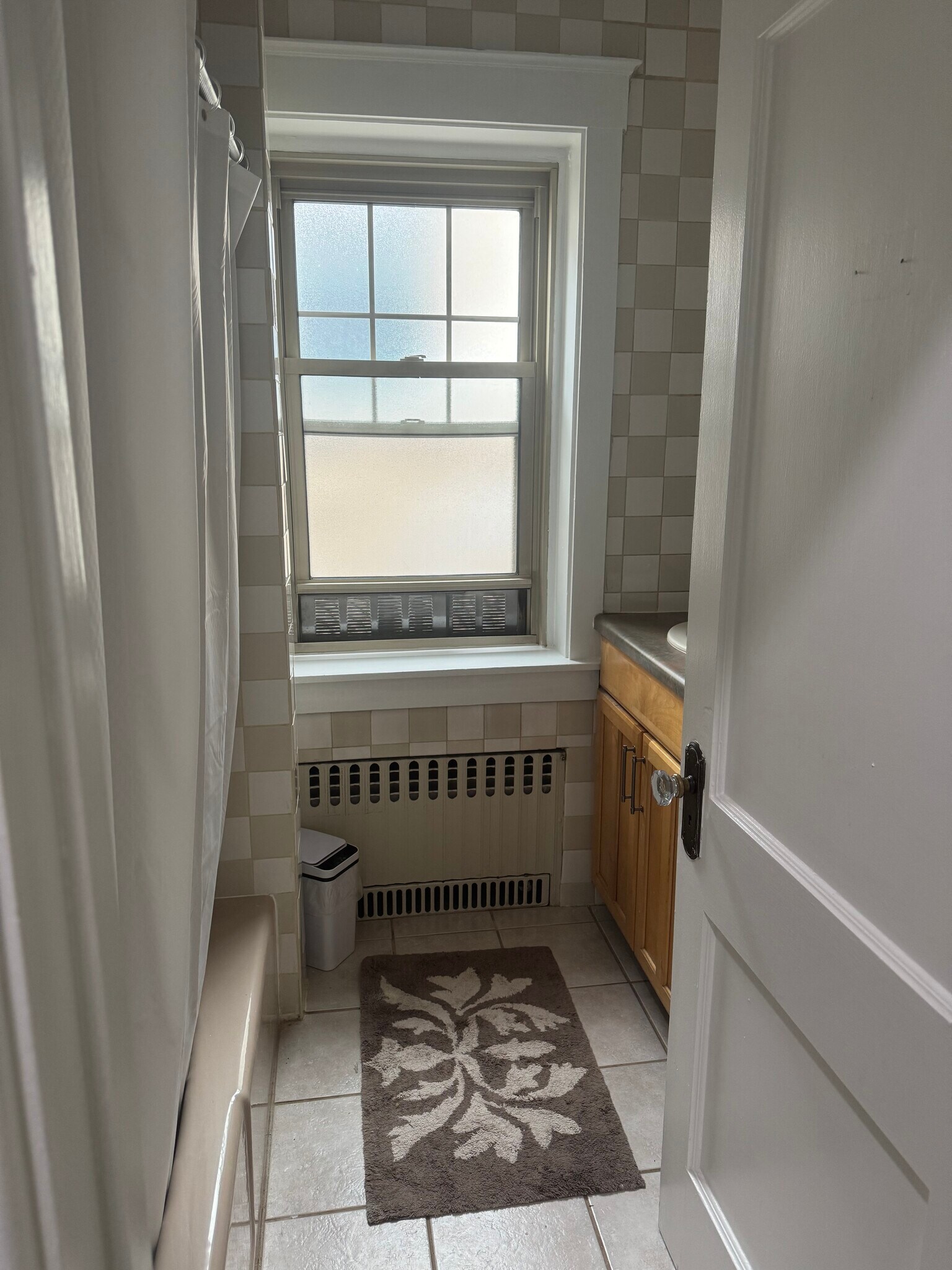 Full bath - 201 S Atlantic Ave