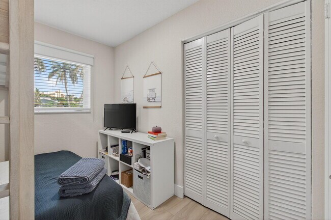 Building Photo - 802 Mallard Dr